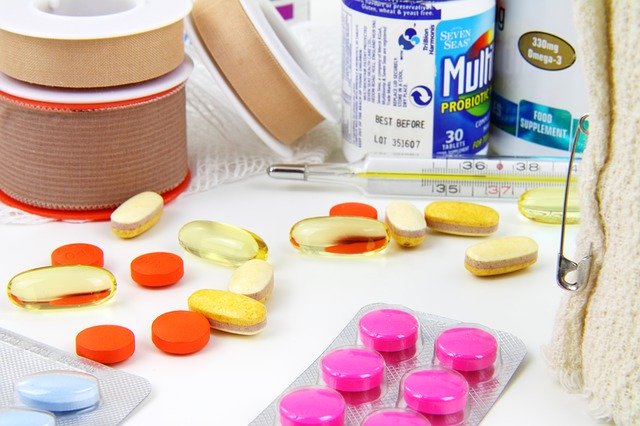 Comment éliminer l'adhésif du bandage de la peau?